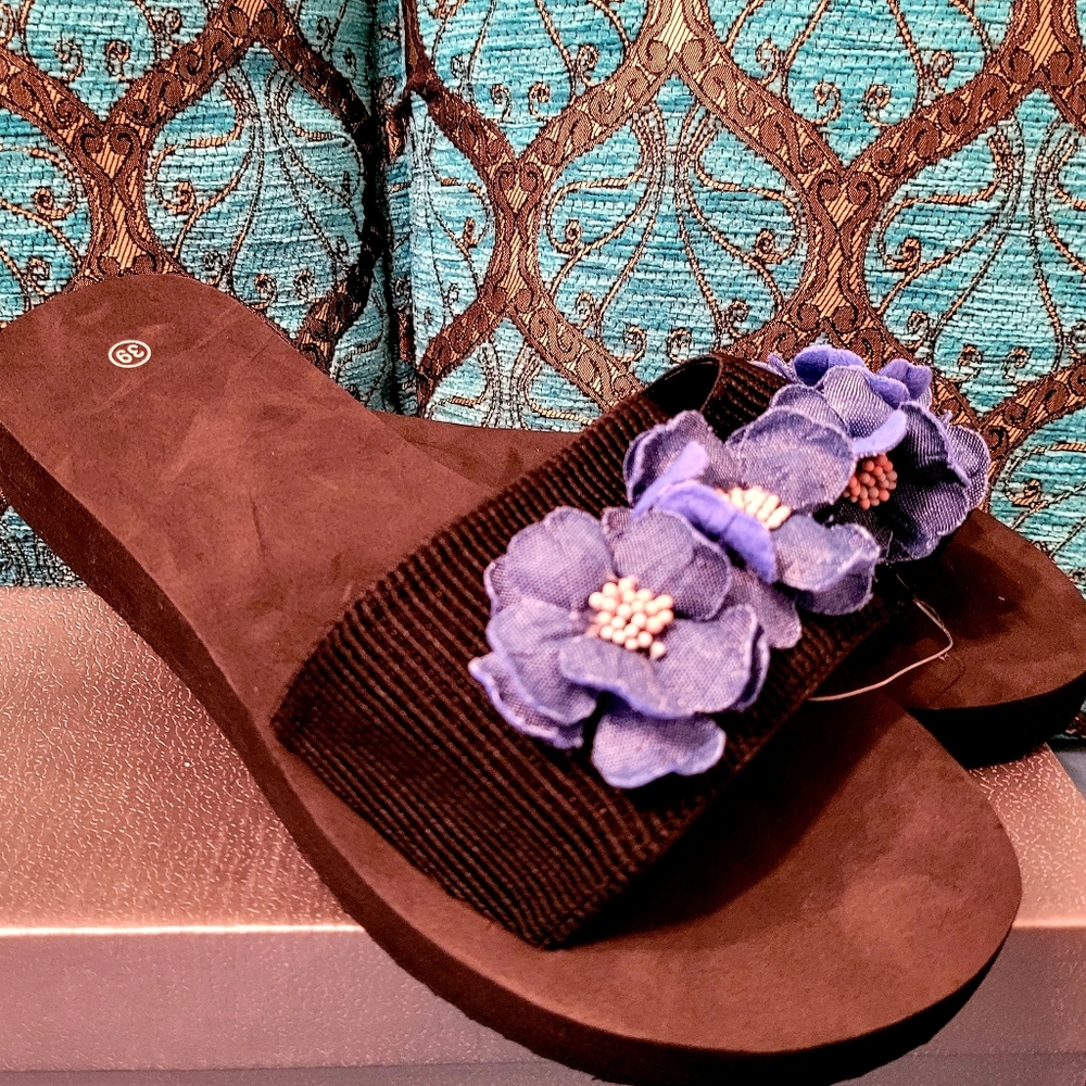 Slippers - Picture 4 of 4